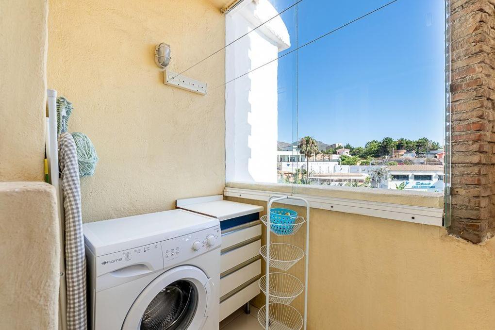 PUERTO DE BENALMÁDENA APARTAMENTO VACACIONAL con VISTAS AL MAR Y YATES TRES HABITACIONES 2 BAÑOS Esterno foto