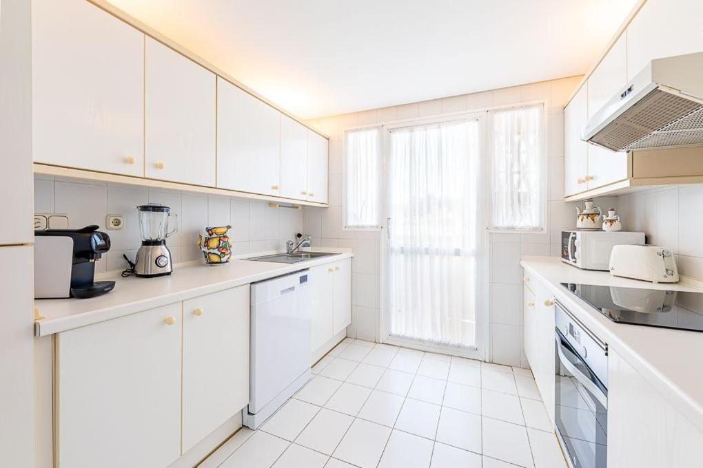 PUERTO DE BENALMÁDENA APARTAMENTO VACACIONAL con VISTAS AL MAR Y YATES TRES HABITACIONES 2 BAÑOS Esterno foto