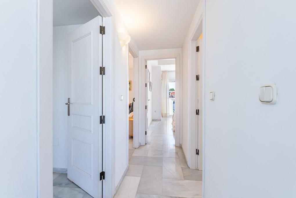 PUERTO DE BENALMÁDENA APARTAMENTO VACACIONAL con VISTAS AL MAR Y YATES TRES HABITACIONES 2 BAÑOS Esterno foto