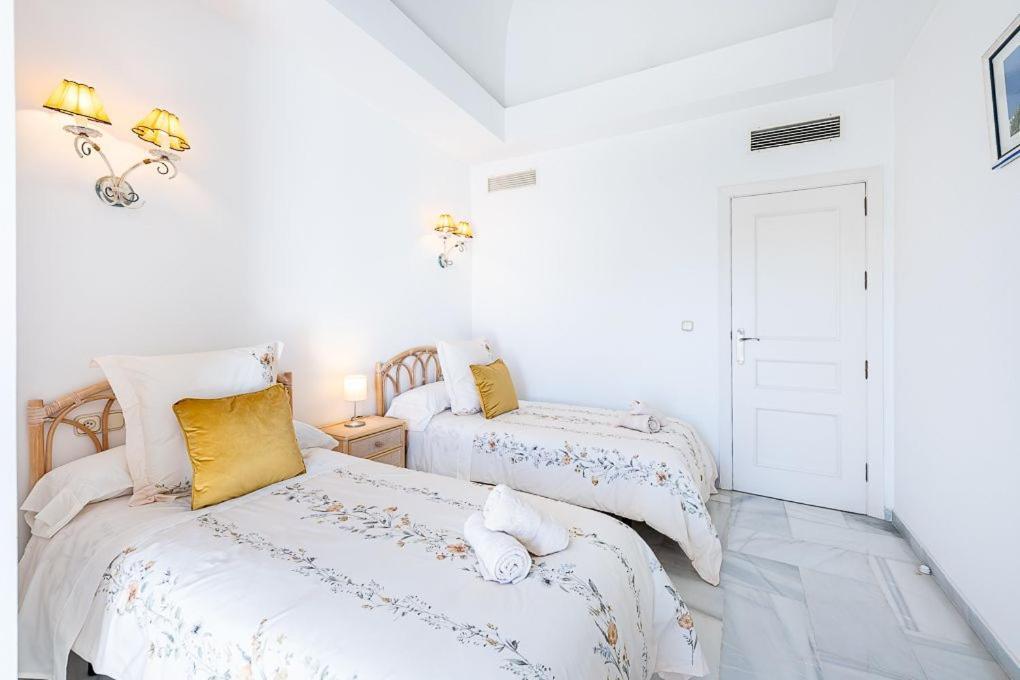 PUERTO DE BENALMÁDENA APARTAMENTO VACACIONAL con VISTAS AL MAR Y YATES TRES HABITACIONES 2 BAÑOS Esterno foto