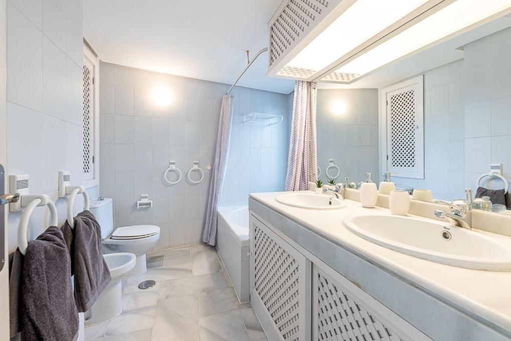 PUERTO DE BENALMÁDENA APARTAMENTO VACACIONAL con VISTAS AL MAR Y YATES TRES HABITACIONES 2 BAÑOS Esterno foto