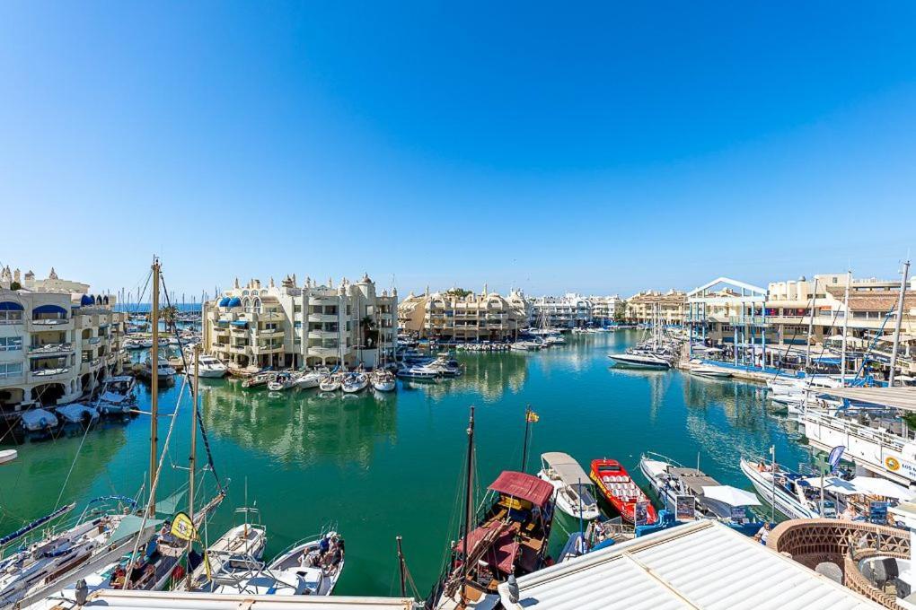 PUERTO DE BENALMÁDENA APARTAMENTO VACACIONAL con VISTAS AL MAR Y YATES TRES HABITACIONES 2 BAÑOS Esterno foto