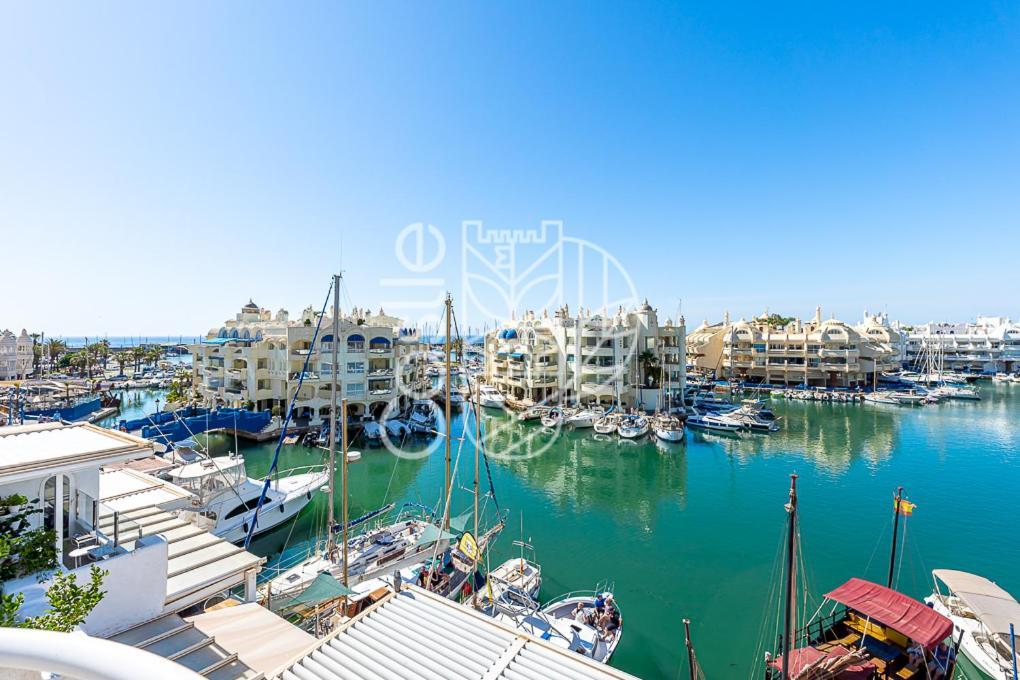 PUERTO DE BENALMÁDENA APARTAMENTO VACACIONAL con VISTAS AL MAR Y YATES TRES HABITACIONES 2 BAÑOS Esterno foto